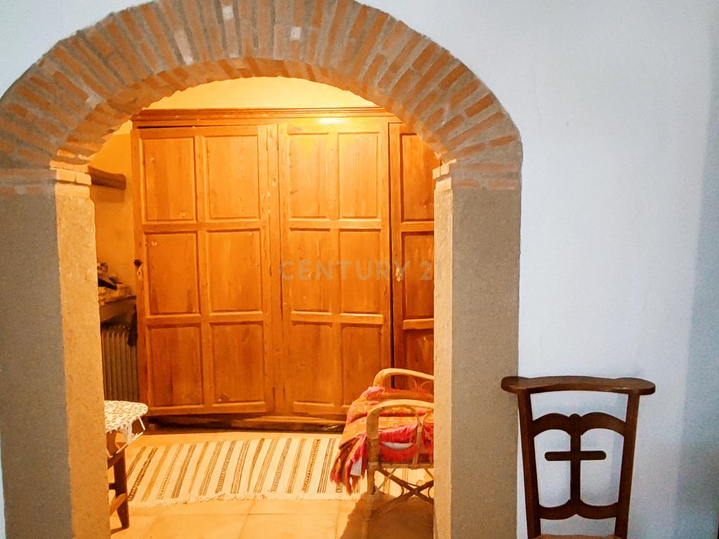 Casa com grande potencial no coração de Trujillo: ideal para morar ou investir - Image 27