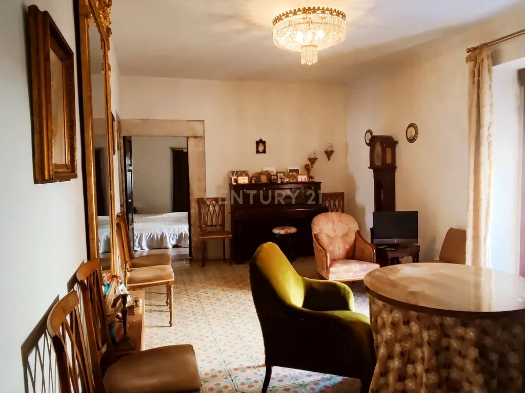 Casa com grande potencial no coração de Trujillo: ideal para morar ou investir - Image 20