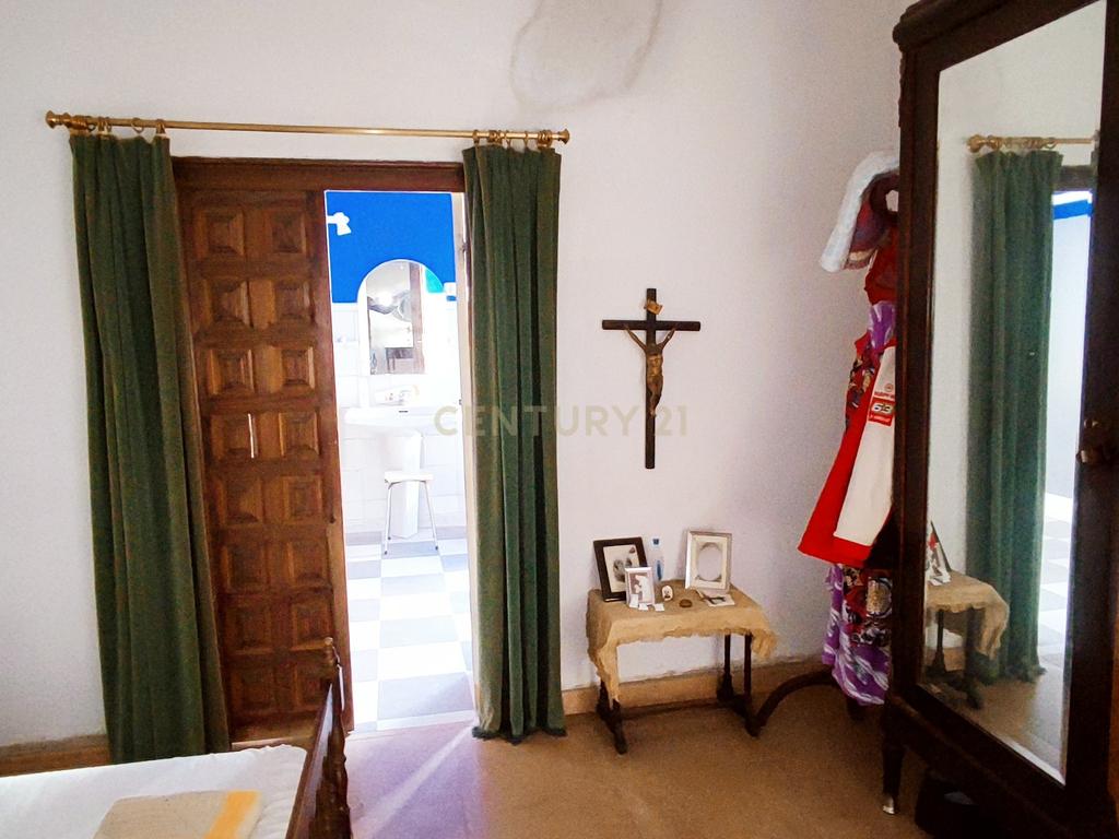 Casa com grande potencial no coração de Trujillo: ideal para morar ou investir - Image 22