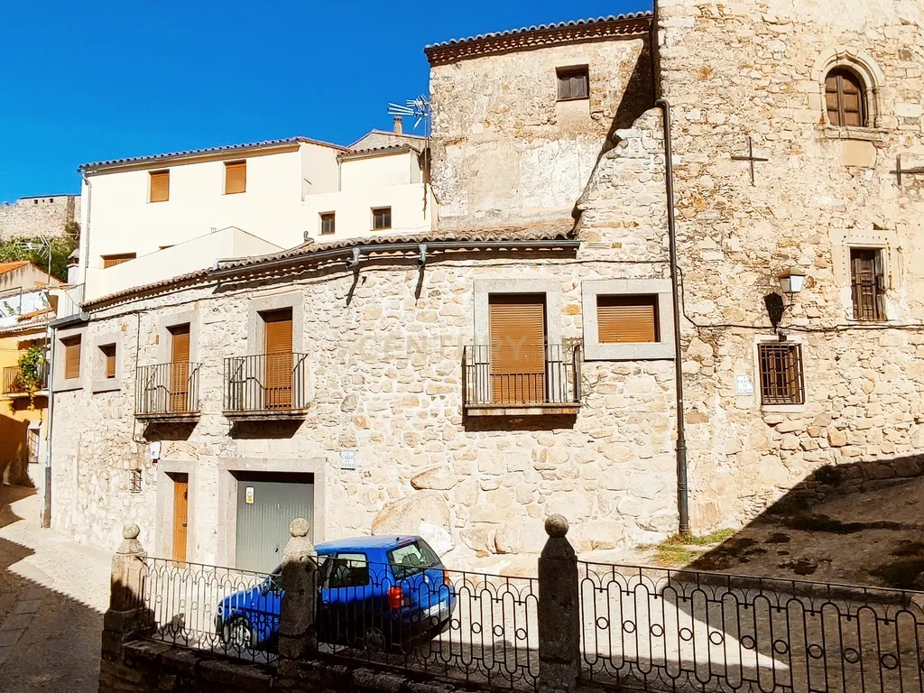Casa com grande potencial no coração de Trujillo: ideal para morar ou investir - Image 35