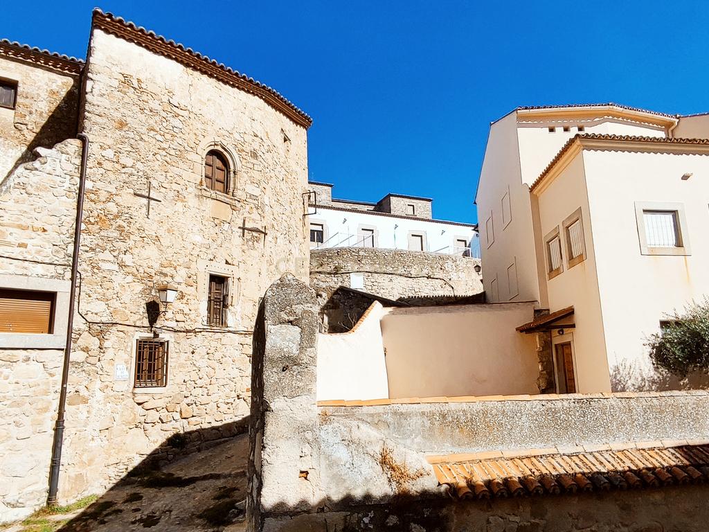Casa com grande potencial no coração de Trujillo: ideal para morar ou investir - Image 34