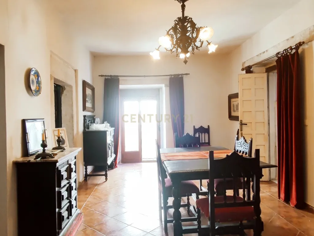 Casa com grande potencial no coração de Trujillo: ideal para morar ou investir - Image 31