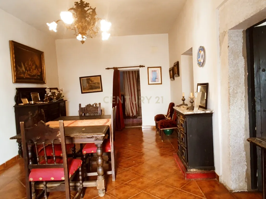 Casa com grande potencial no coração de Trujillo: ideal para morar ou investir - Image 33