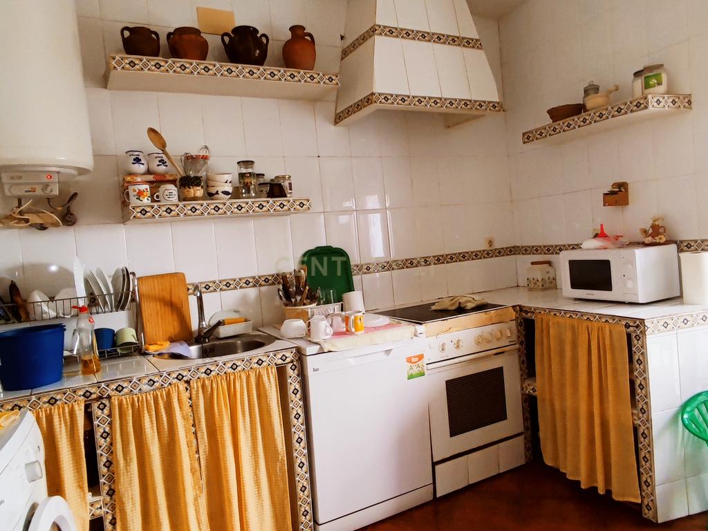 Casa com grande potencial no coração de Trujillo: ideal para morar ou investir - Image 36