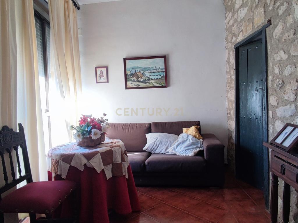 Casa com grande potencial no coração de Trujillo: ideal para morar ou investir - Image 15