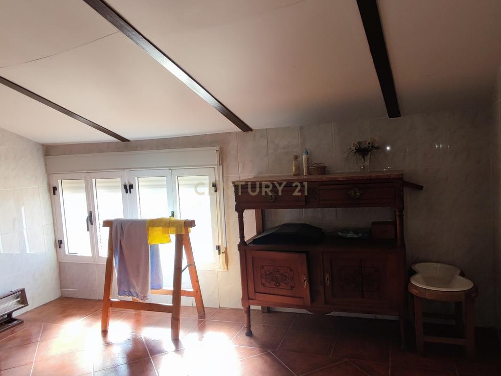 Casa com grande potencial no coração de Trujillo: ideal para morar ou investir - Image 45