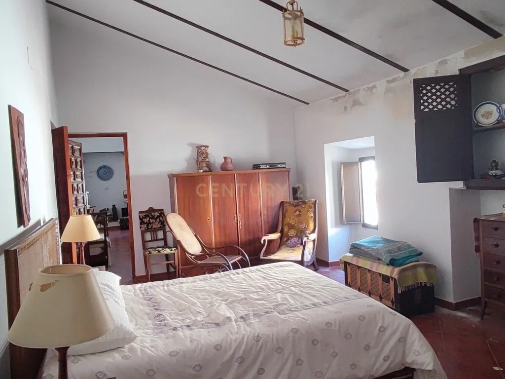 Casa com grande potencial no coração de Trujillo: ideal para morar ou investir - Image 43