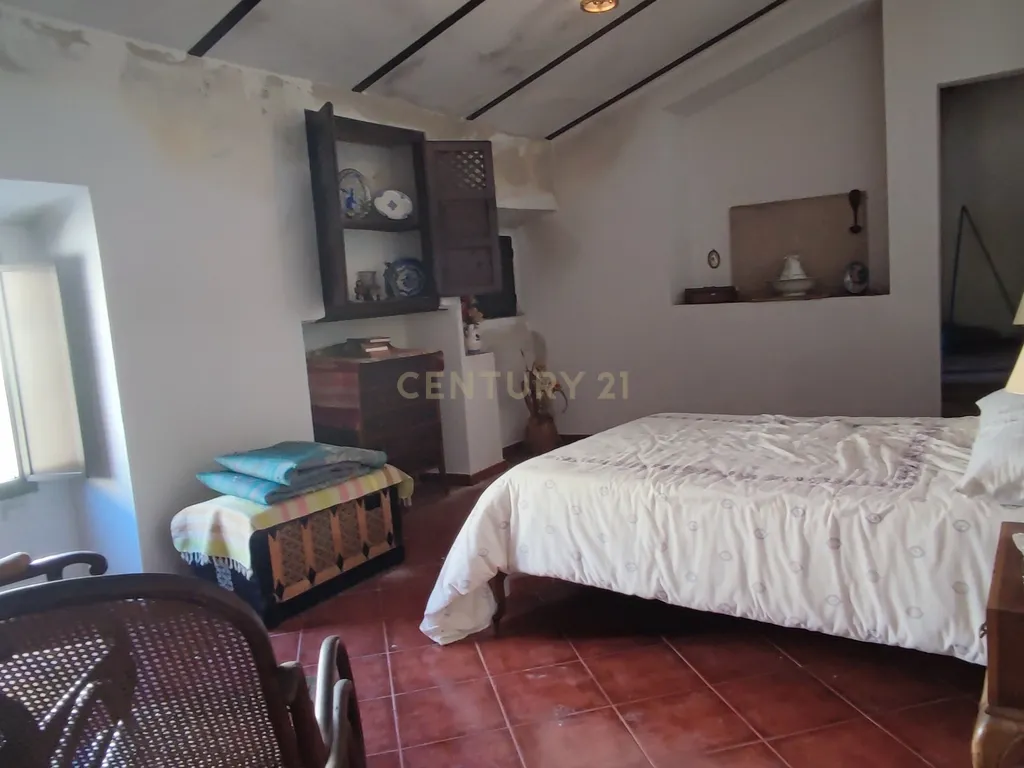 Casa com grande potencial no coração de Trujillo: ideal para morar ou investir - Image 42
