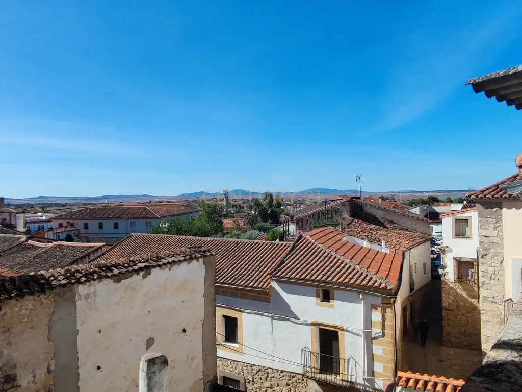 Casa com grande potencial no coração de Trujillo: ideal para morar ou investir - Image 52