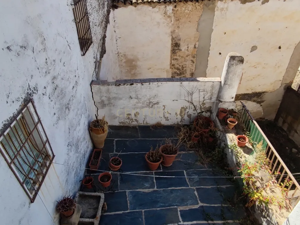 Casa com grande potencial no coração de Trujillo: ideal para morar ou investir - Image 53