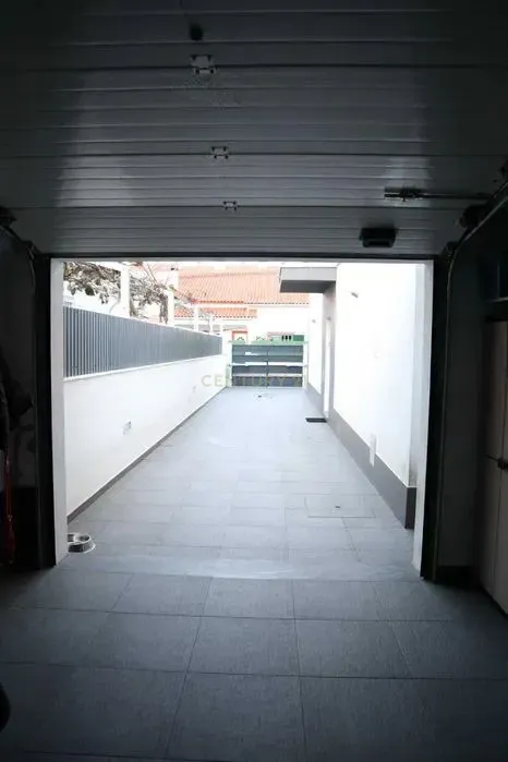 Moradia Geminada V2+1 | Quinta do Conde (Fotos temporárias) - Image 16