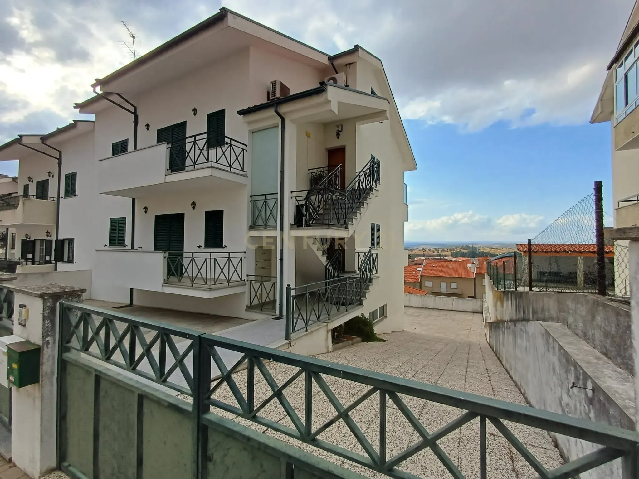 T3 Duplex em Urbanização Quinta das Heras - Image 1