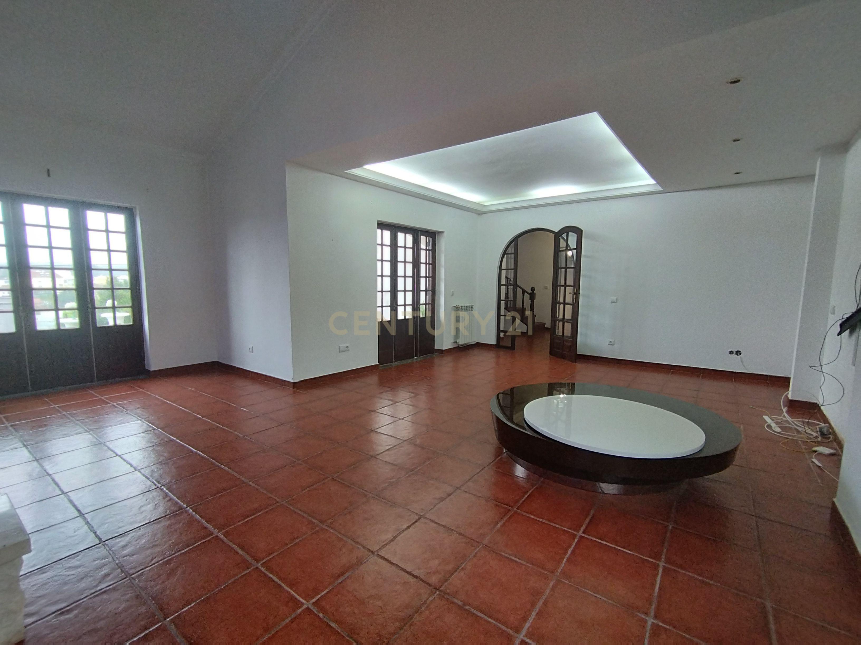 Moradia T4, usada, para venda em Torres Vedras. - Image 3