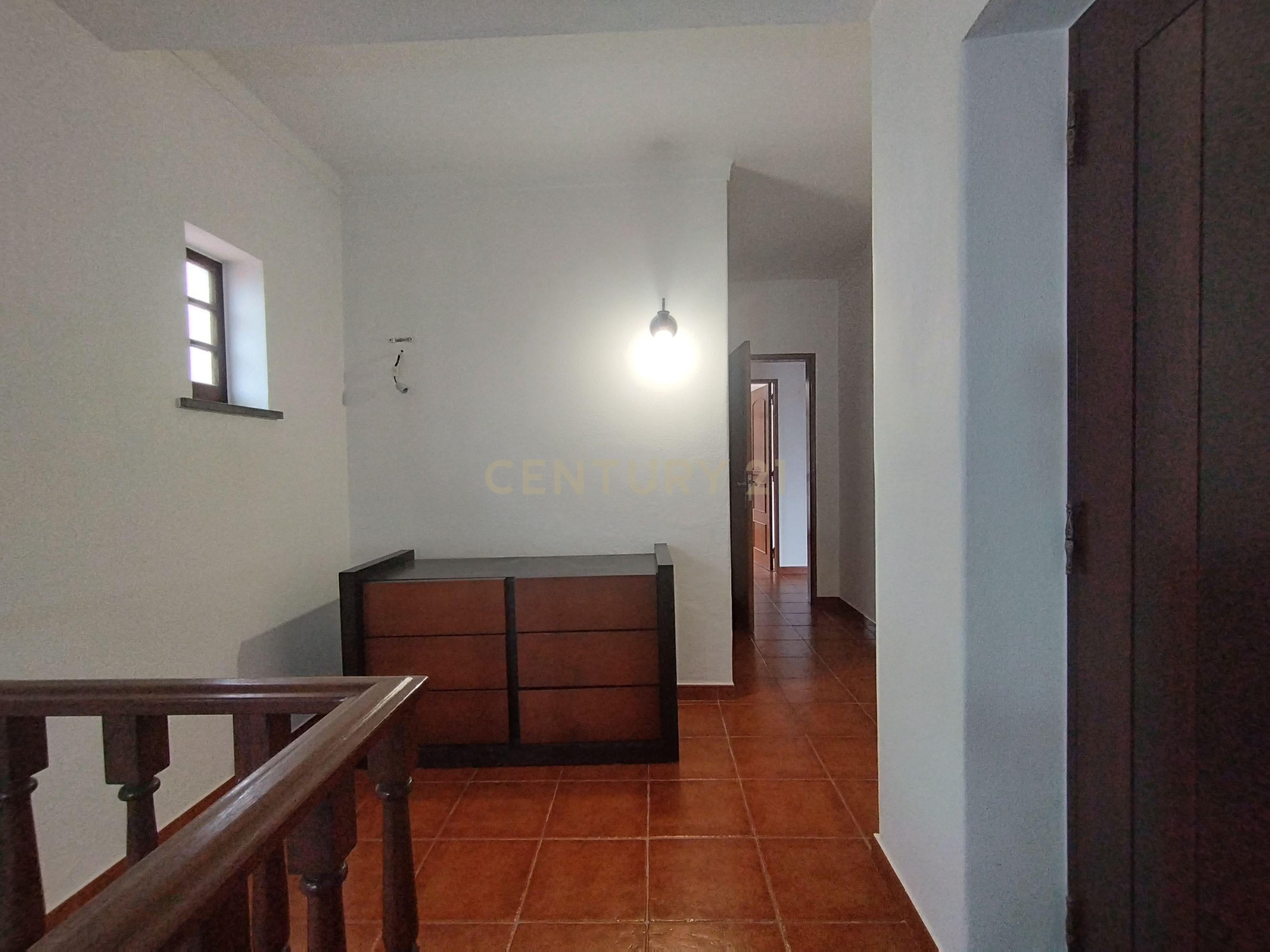 Moradia T4, usada, para venda em Torres Vedras. - Image 13