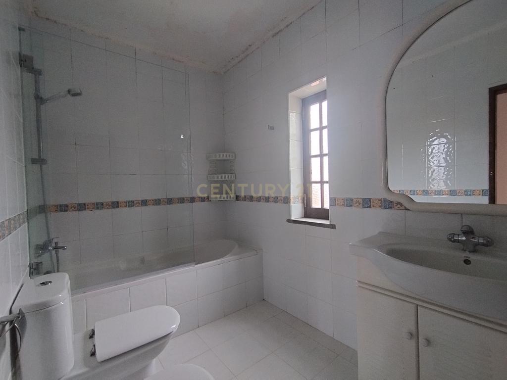 Moradia T4, usada, para venda em Torres Vedras. - Image 12
