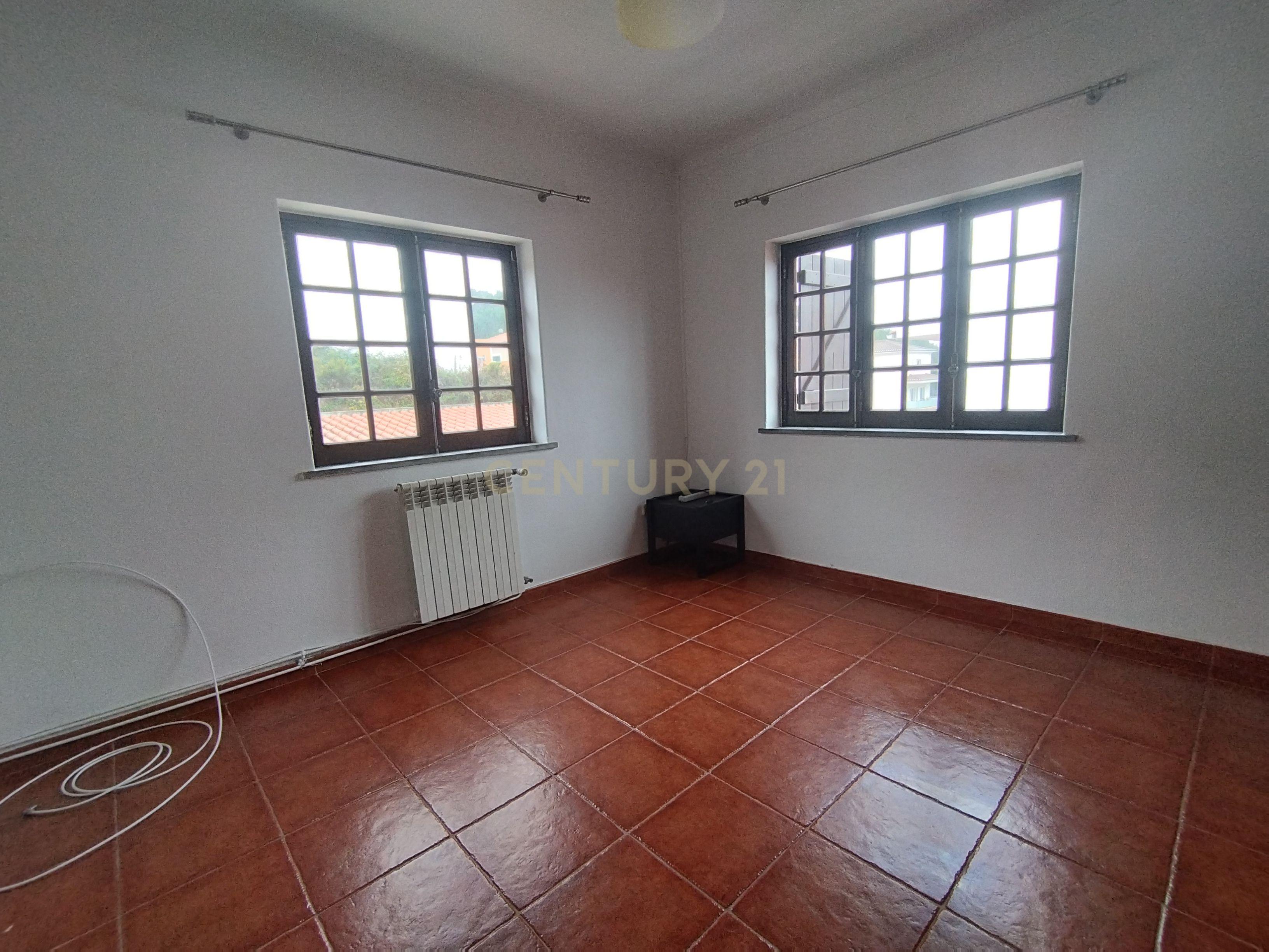 Moradia T4, usada, para venda em Torres Vedras. - Image 16