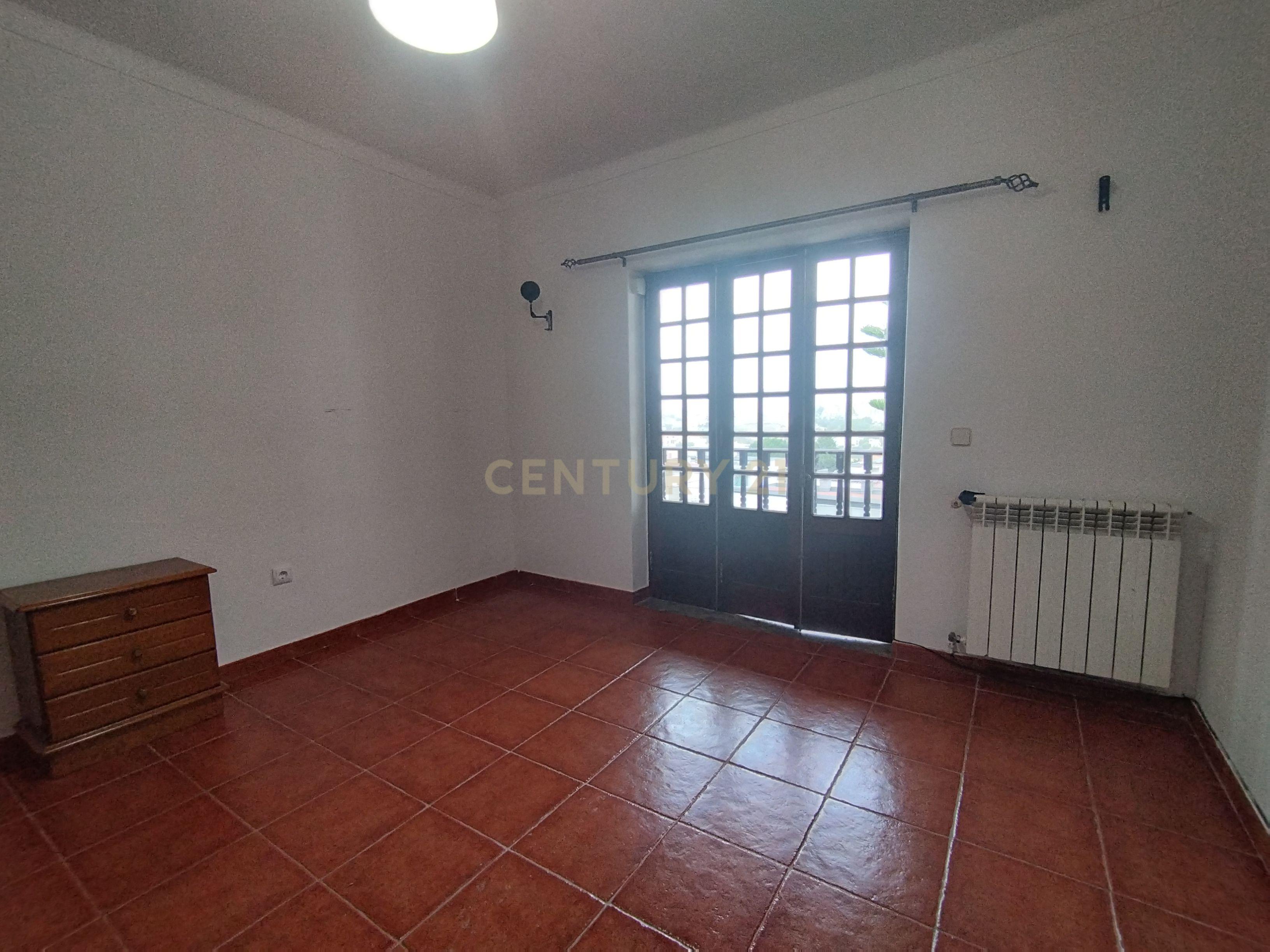 Moradia T4, usada, para venda em Torres Vedras. - Image 17