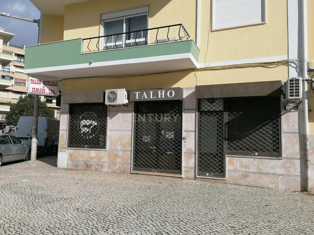 Loja com duas frentes no centro de Alverca - Image 2