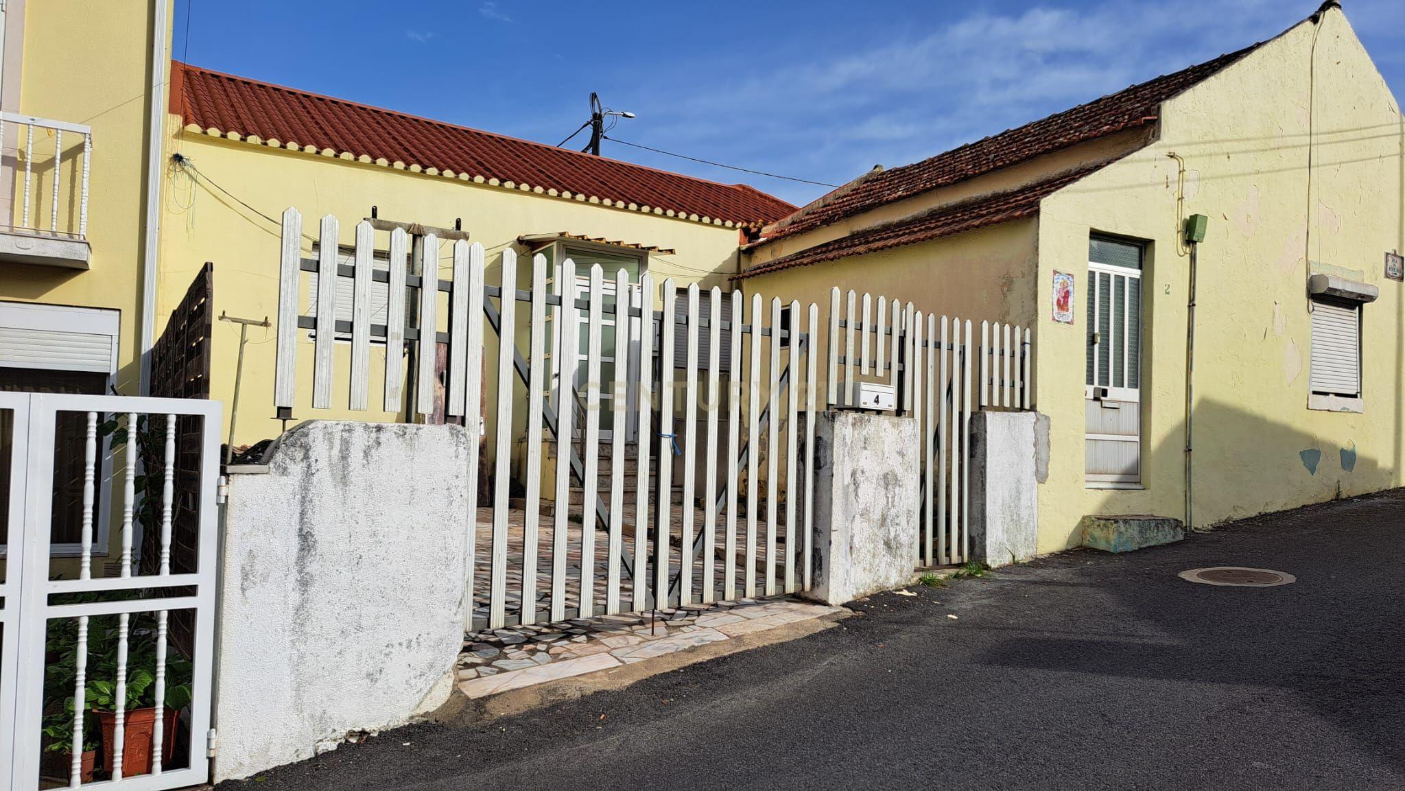 Moradia T2 Agualva Cacém - Image 1