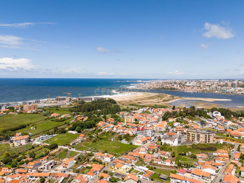 Terreno Urbano em Vila Nova de Gaia - 1132m² com Potencial Único - Image 14