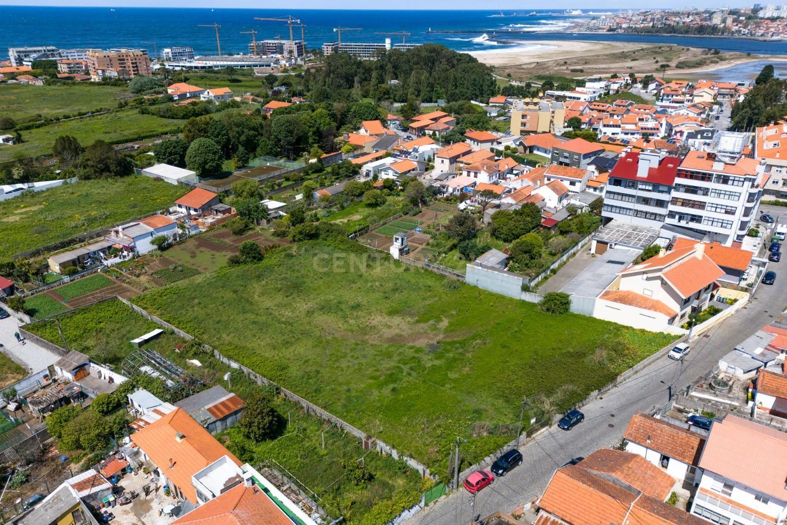 Terreno Urbano em Vila Nova de Gaia - 1132m² com Potencial Único - Image 10