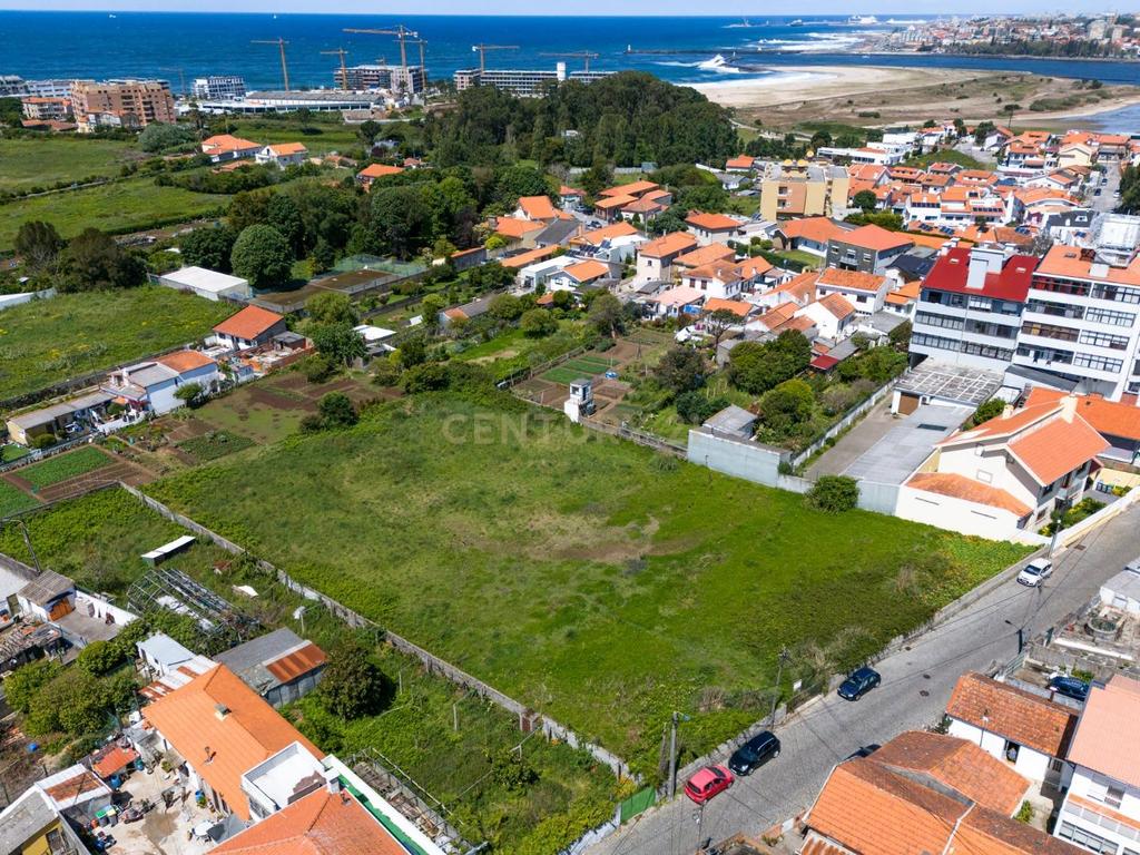 Terreno Urbano em Vila Nova de Gaia - 1132m² com Potencial Único - Image 10