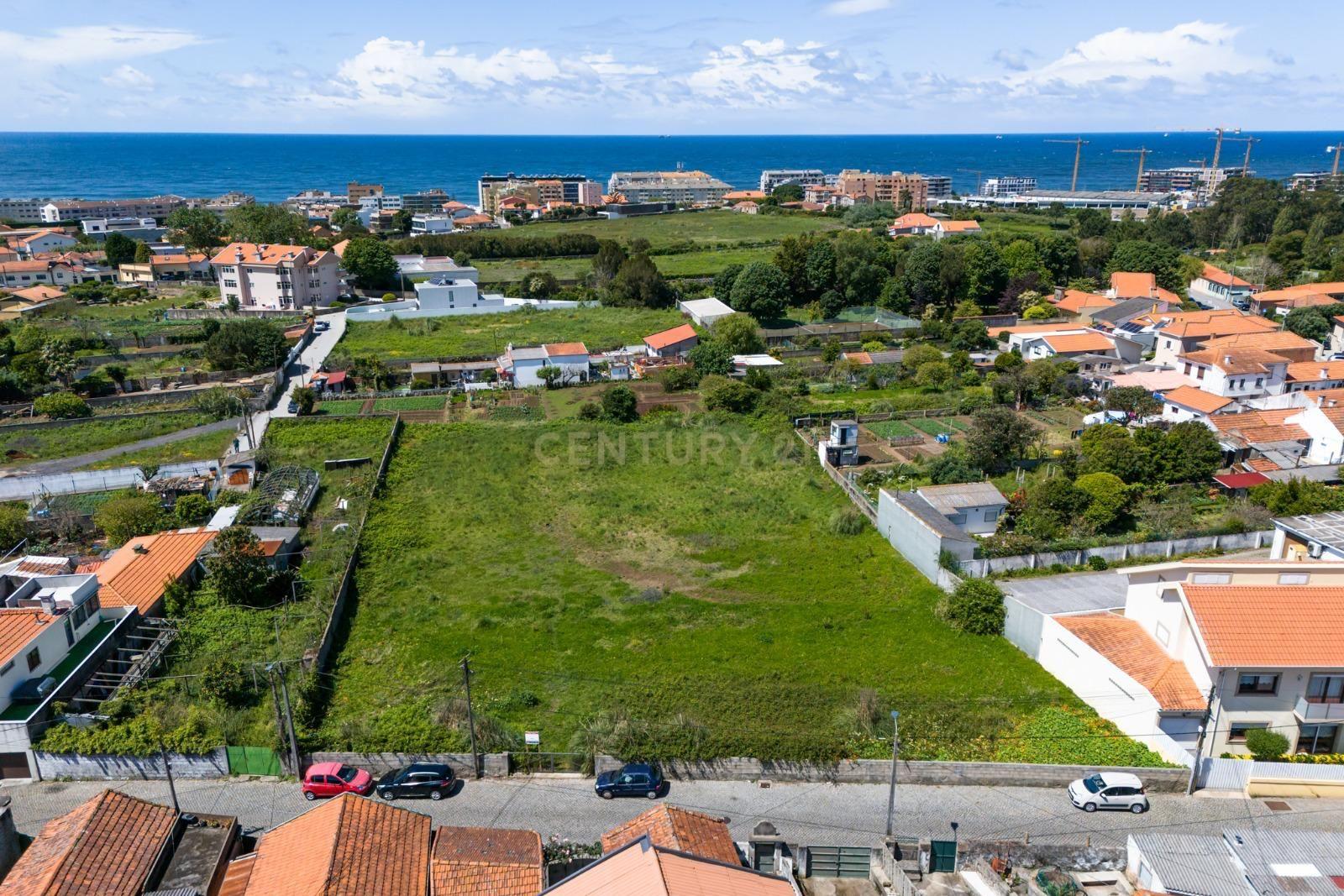 Terreno Urbano em Vila Nova de Gaia - 1132m² com Potencial Único - Image 2