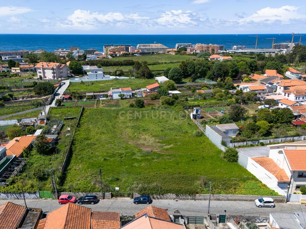 Terreno Urbano em Vila Nova de Gaia - 1132m² com Potencial Único - Image 2