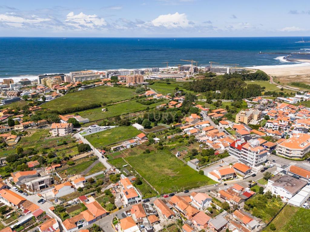 Terreno Urbano em Vila Nova de Gaia - 1132m² com Potencial Único - Image 11