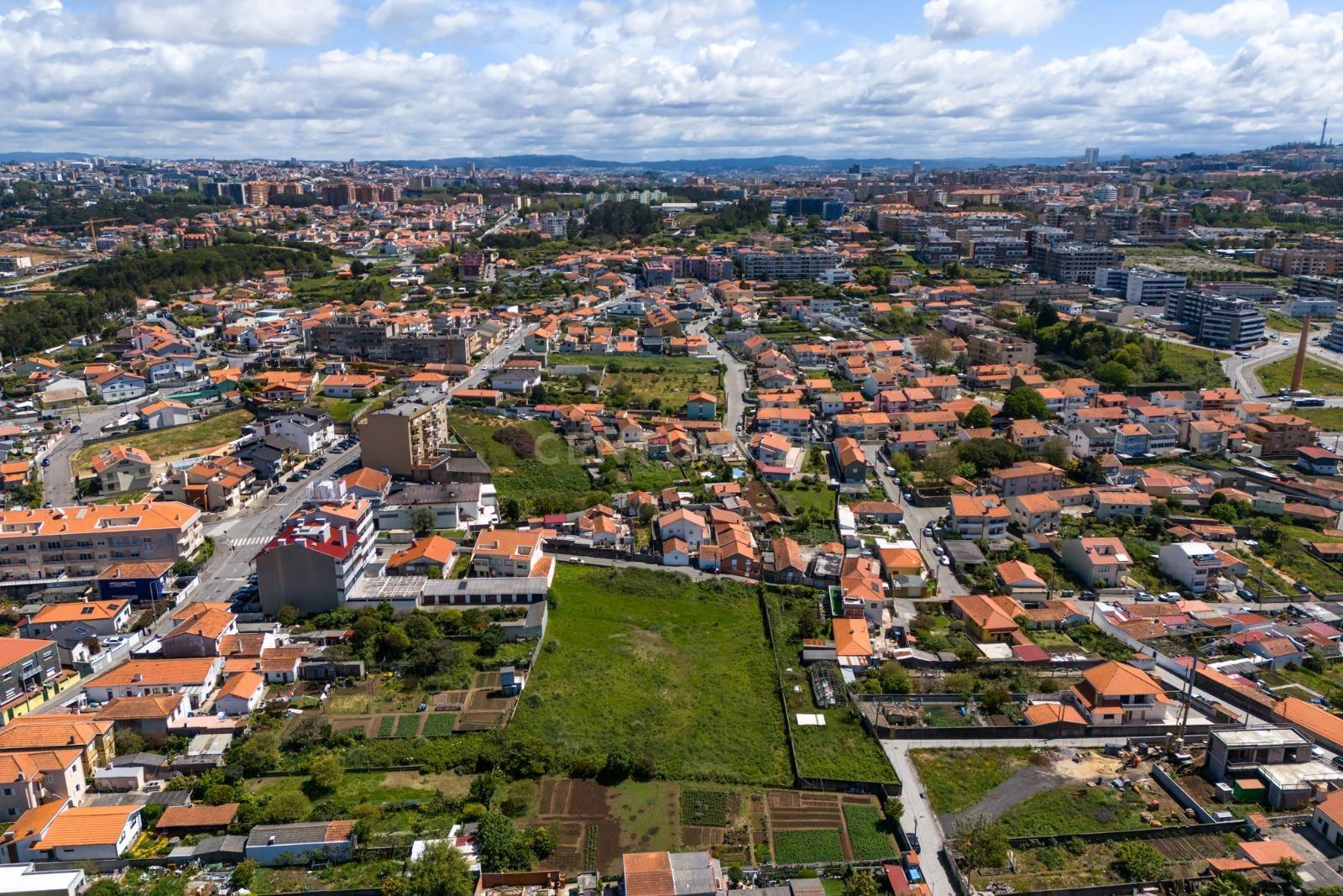Terreno Urbano em Vila Nova de Gaia - 1132m² com Potencial Único - Image 13