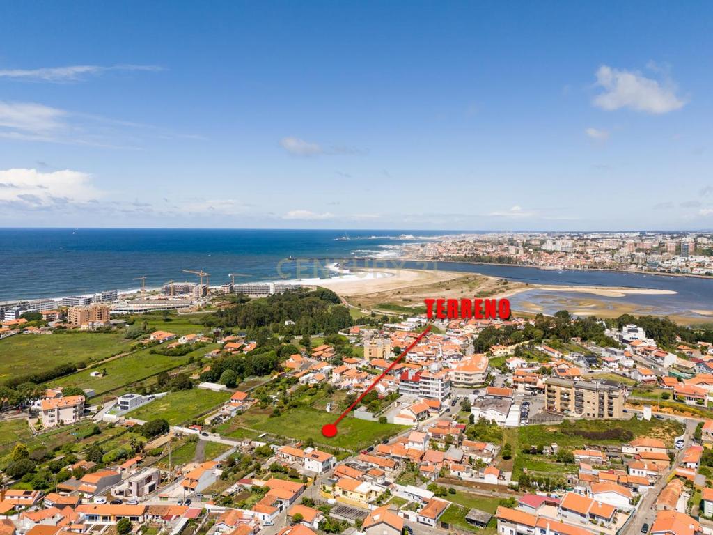 Terreno Urbano em Vila Nova de Gaia - 1132m² com Potencial Único - Image 1
