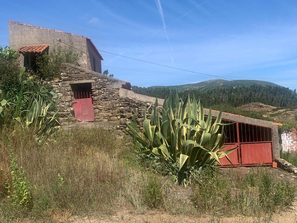 Moradia típica na Serra de Montejunto – Ideal para viver ou investir em turismo rural - Image 6