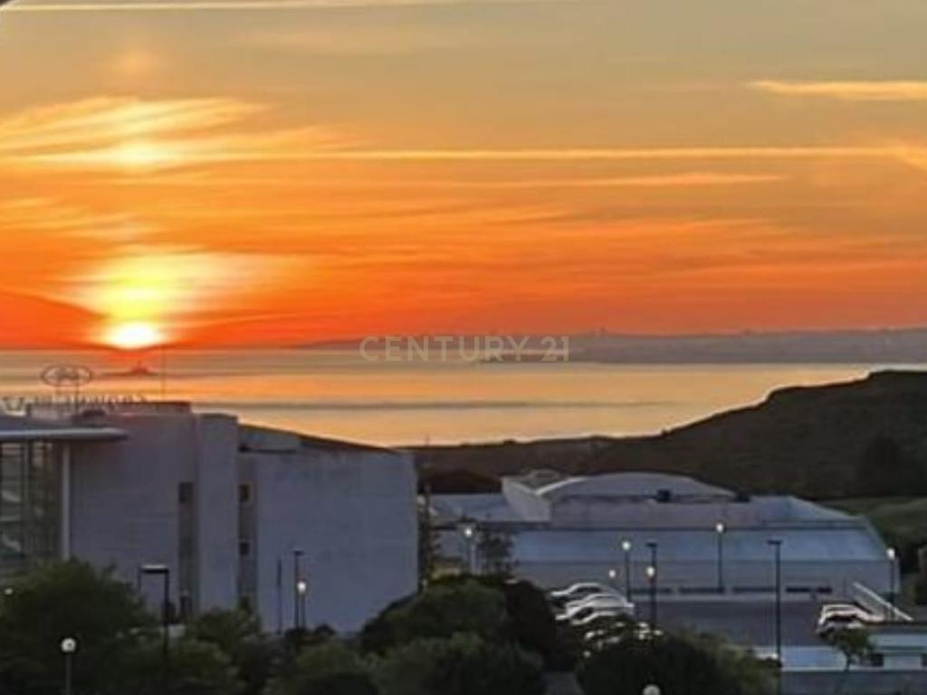 Apartamento com parqueamento, vista mar, nos Capuchos, Caparica - Image 15