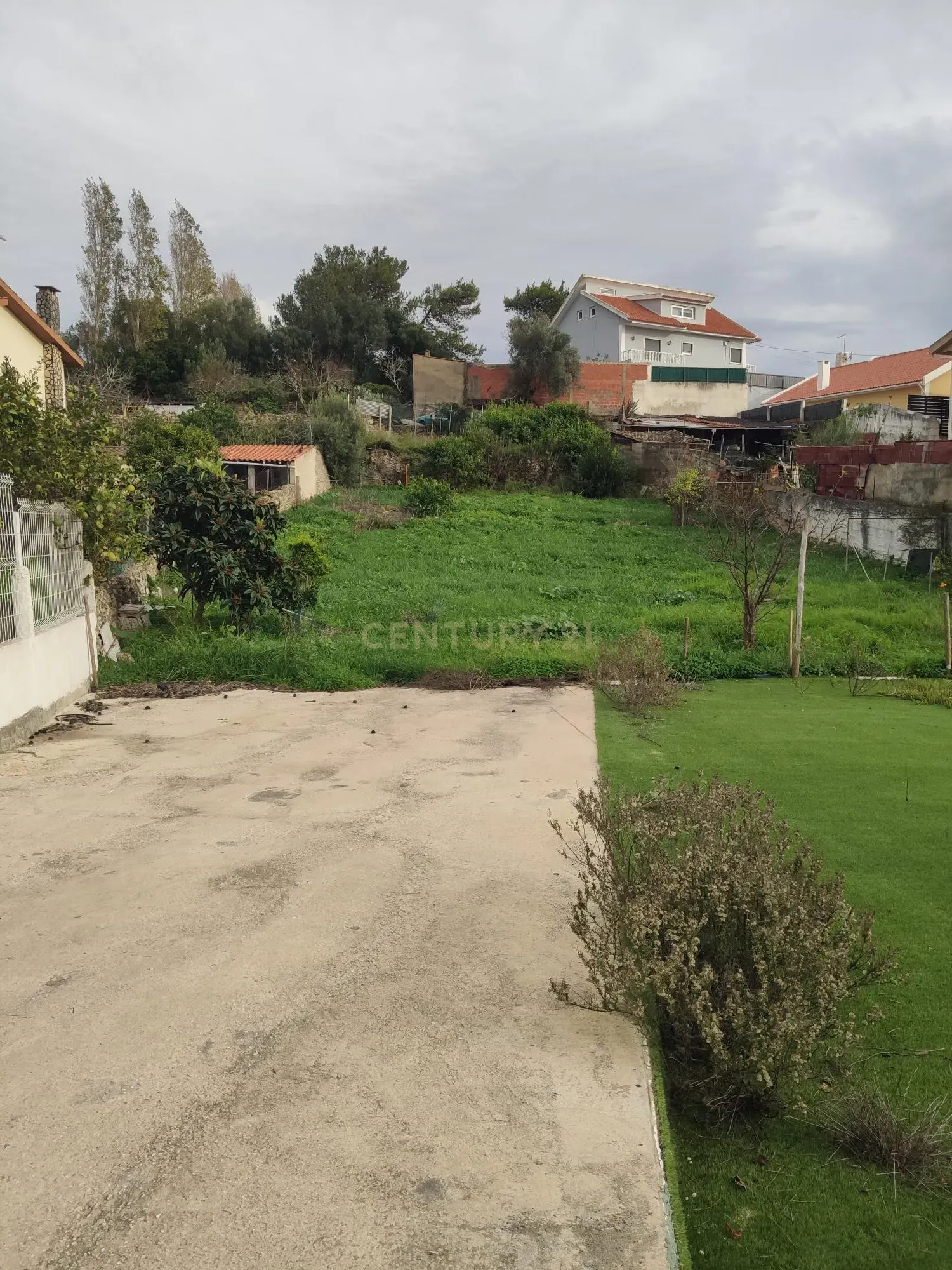 Lote de terreno urbano com 1200 m2 para construção junto ao Condominio Villaggio Manique - Image 7