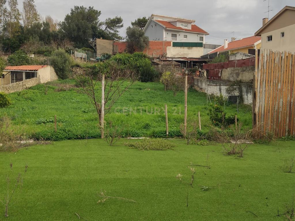 Lote de terreno urbano com 1200 m2 para construção junto ao Condominio Villaggio Manique - Image 3