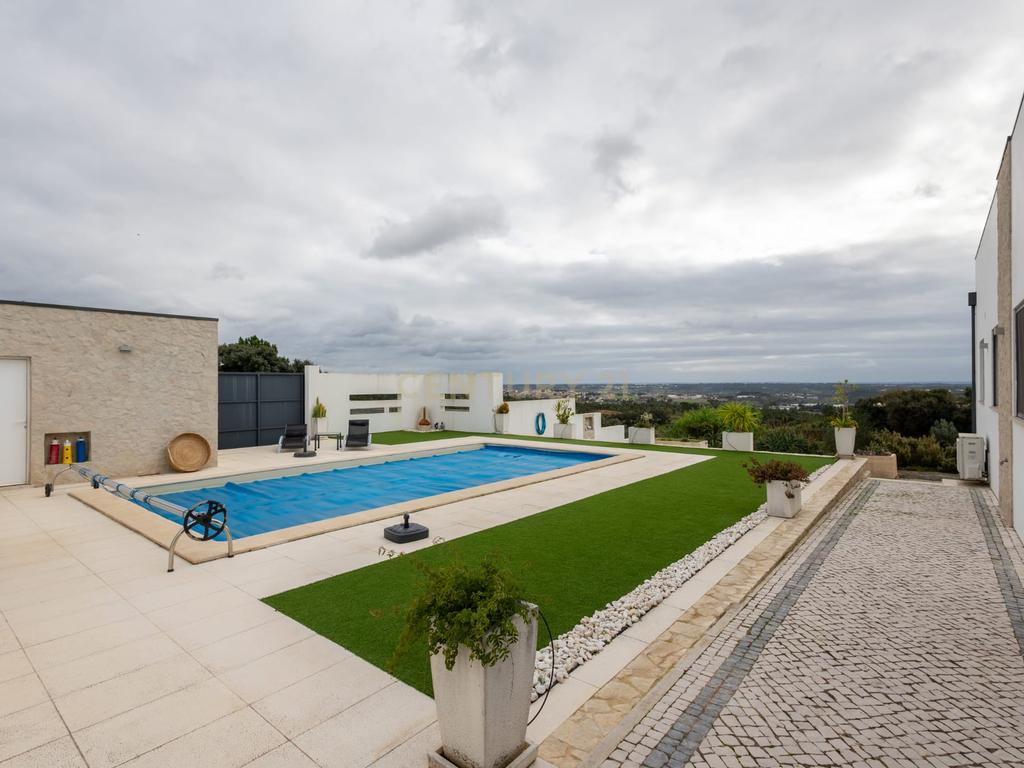 Moderna moradia T4 de luxo com terreno para investimento - Alcanena - Santarém - Image 38