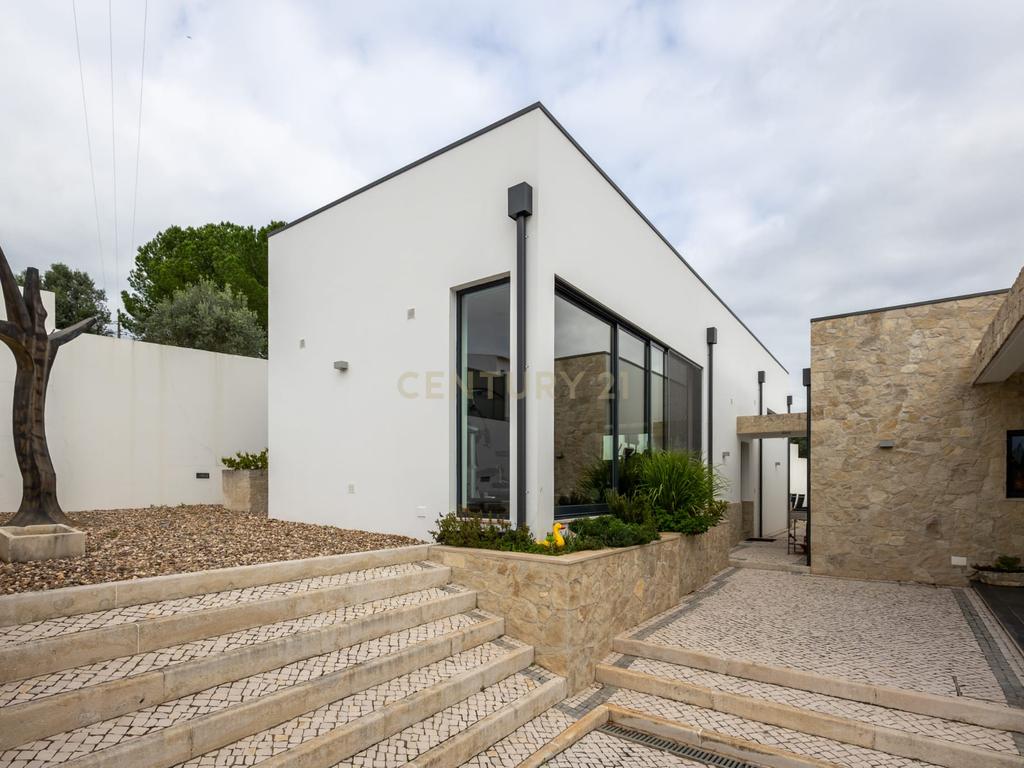 Moderna moradia T4 de luxo com terreno para investimento - Alcanena - Santarém - Image 33