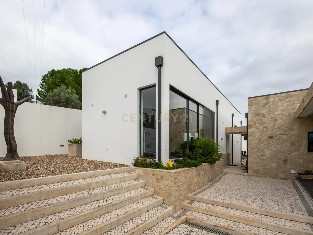 Moderna moradia T4 de luxo com terreno para investimento - Alcanena - Santarém - Image 33
