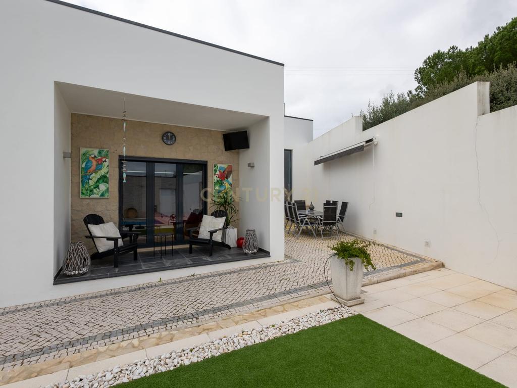Moderna moradia T4 de luxo com terreno para investimento - Alcanena - Santarém - Image 37