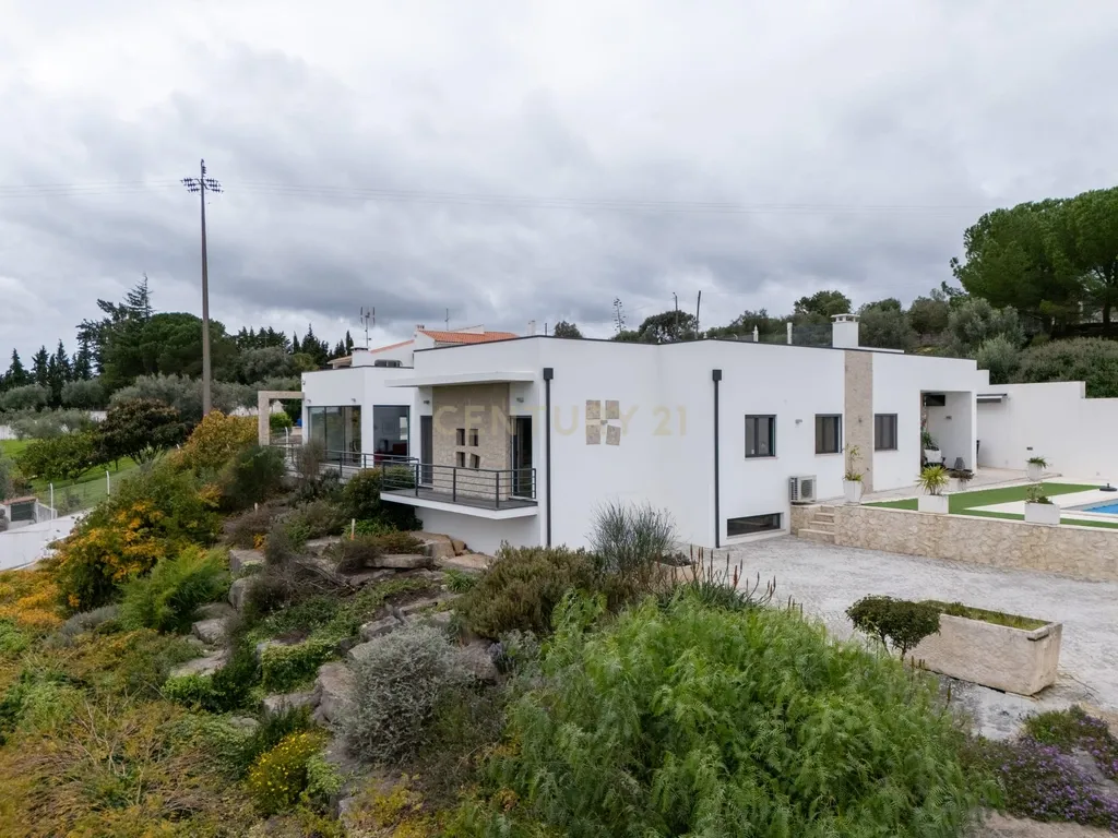 Moderna moradia T4 de luxo com terreno para investimento - Alcanena - Santarém - Image 3