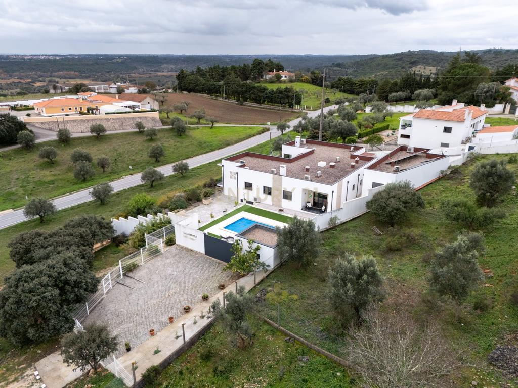 Moderna moradia T4 de luxo com terreno para investimento - Alcanena - Santarém - Image 44