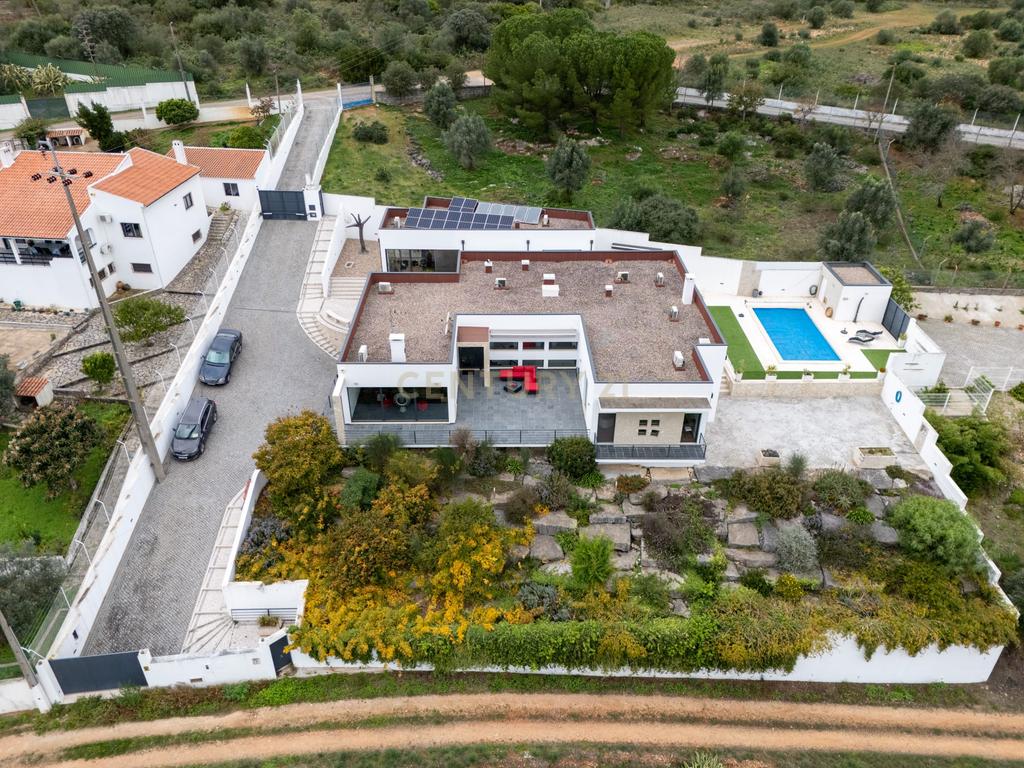 Moderna moradia T4 de luxo com terreno para investimento - Alcanena - Santarém - Image 43