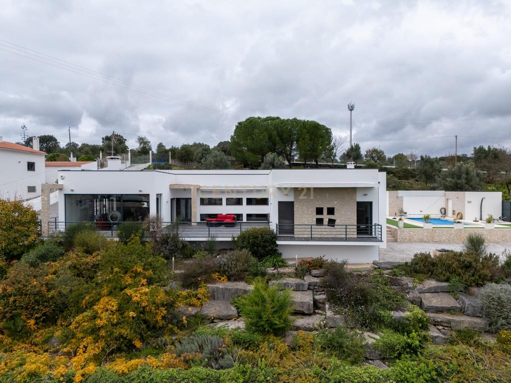 Moderna moradia T4 de luxo com terreno para investimento - Alcanena - Santarém - Image 2