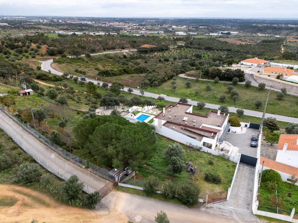 Moderna moradia T4 de luxo com terreno para investimento - Alcanena - Santarém - Image 45