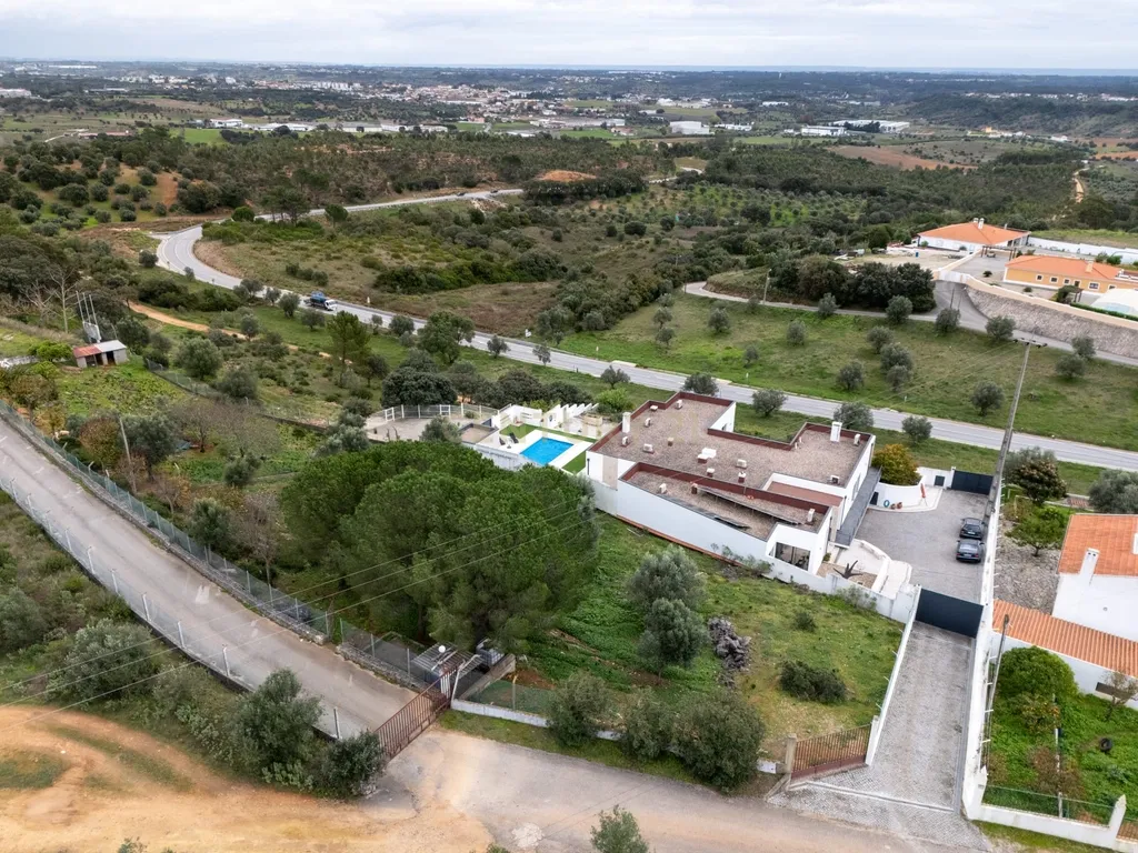 Moderna moradia T4 de luxo com terreno para investimento - Alcanena - Santarém - Image 45