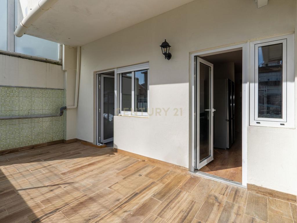 ANDAR MORADIA T4| VENDA| INVESTIMENTO| CENTRO DO PORTO - Image 23
