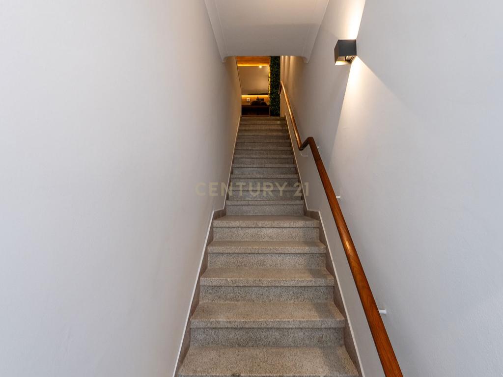 ANDAR MORADIA T4| VENDA| INVESTIMENTO| CENTRO DO PORTO - Image 2