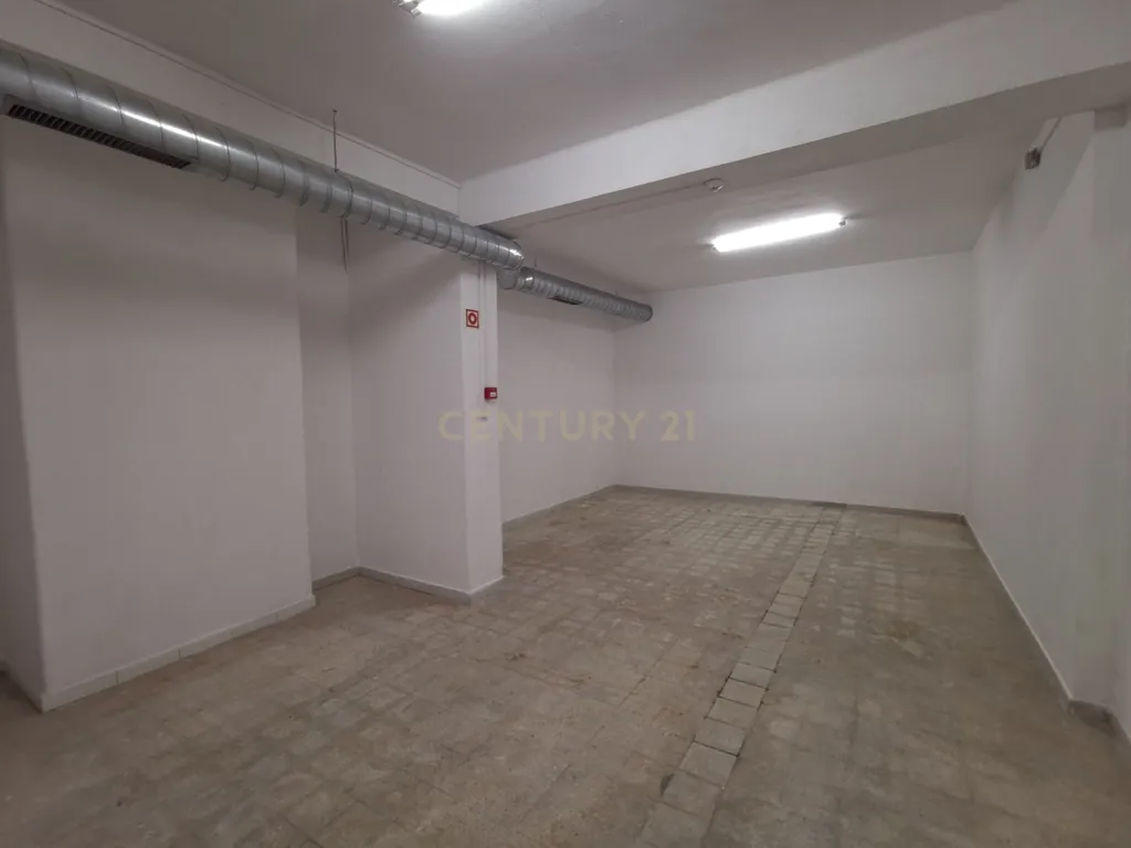 Loja venda/ Arrendamento -Comercio - Serviços-Excelente localização Almada - Rua Gil VIcente - Image 11