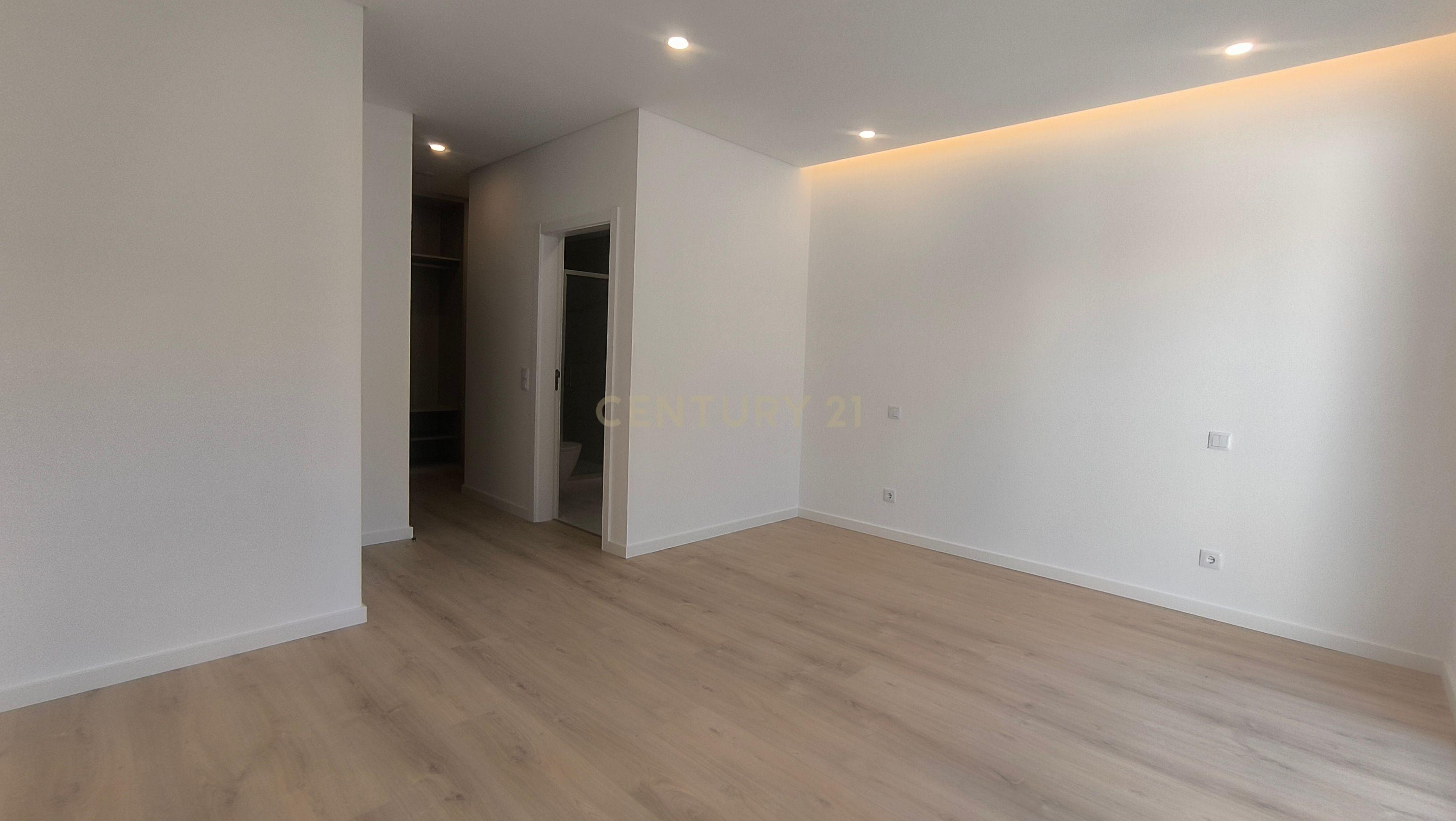 Moradia Construção Nova T5 C/ Piscina - Image 17