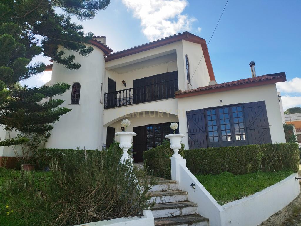 Moradia T4, usada, para venda em Torres Vedras. - Image 1